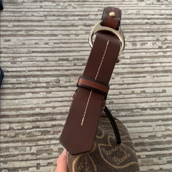 Dooney & Bourke shoulder purse. - Picture 2 of 4